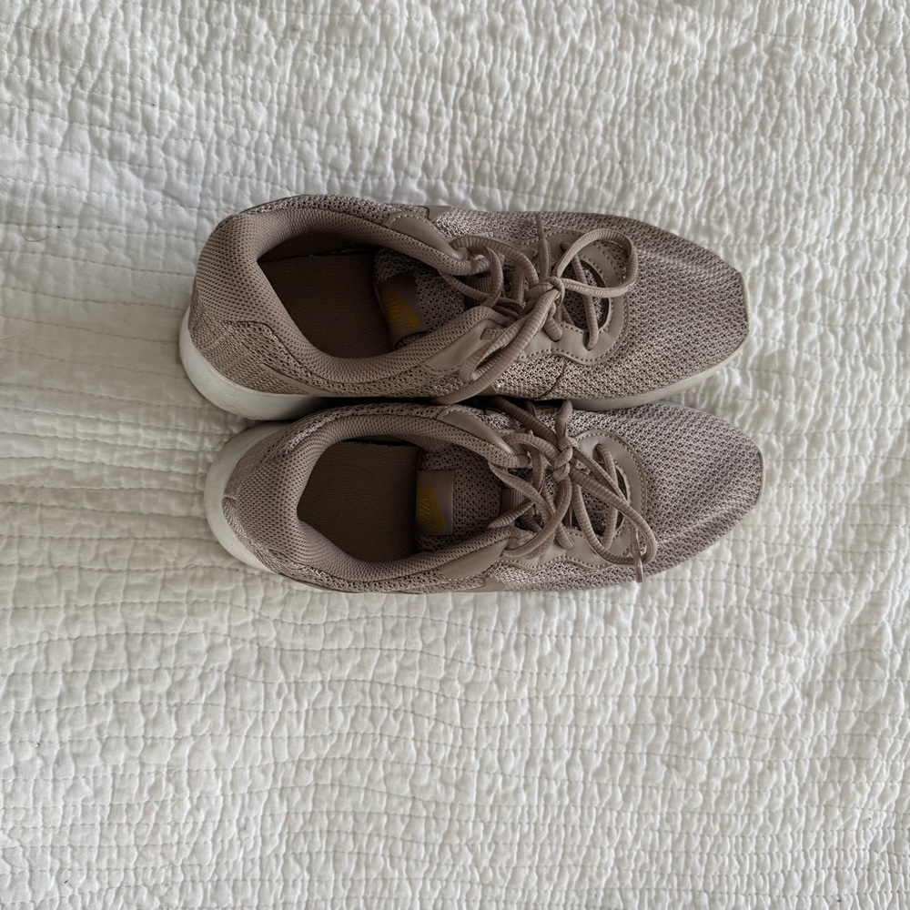 Nike Tennis Shoes